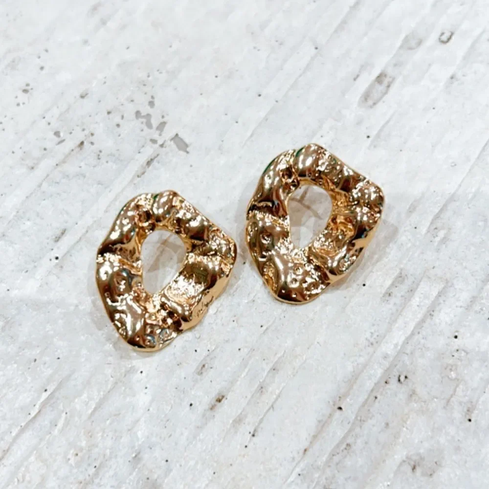 geo stud earring  A218